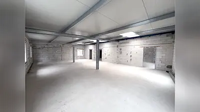 A Központi út 12. csarnok emeleti irodák 1