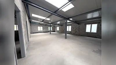 A Központi út 12. csarnok emeleti irodák 2