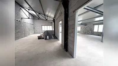 A Központi út 12. csarnok emeleti irodák 3