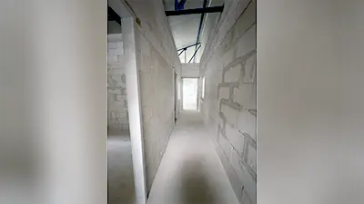 A Központi út 12. csarnok emeleti irodák és folyosó