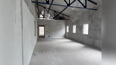 A Központi út 12. csarnok emeleti irodák 6